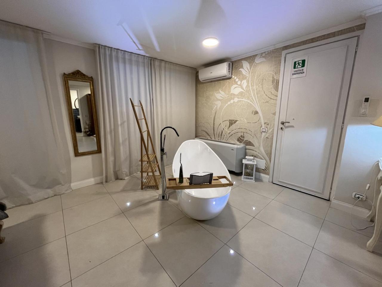 Casa De La Luna Nettuno Bagian luar foto